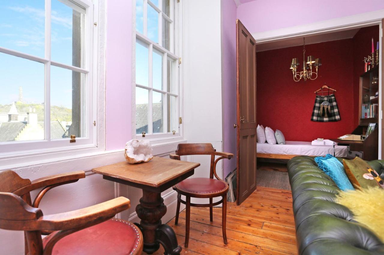 Joivy Iconic Colorful Home On The Royal Mile Edinburgh Bagian luar foto