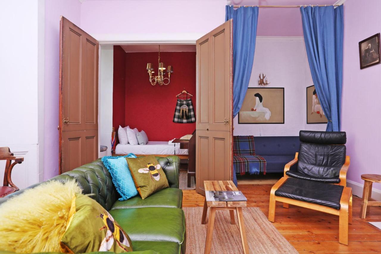 Joivy Iconic Colorful Home On The Royal Mile Edinburgh Bagian luar foto